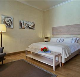 5 bedroom villa with infinity pool on Lefkada, sleeps up to 14
